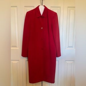 Beautiful silk, Liz Clayburn, jacket had it dry cleaned still has a spot